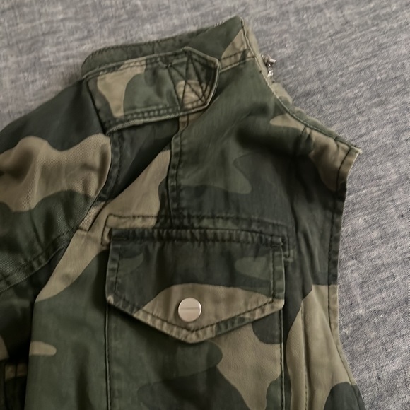 A&F Camo utility jacket - Picture 5 of 7